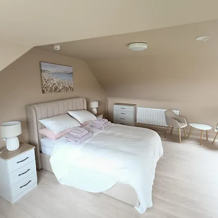 New Spacious Coastal Retreat *