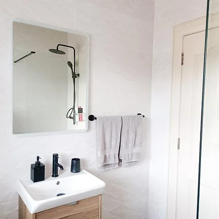 New Spacious Coastal Retreat