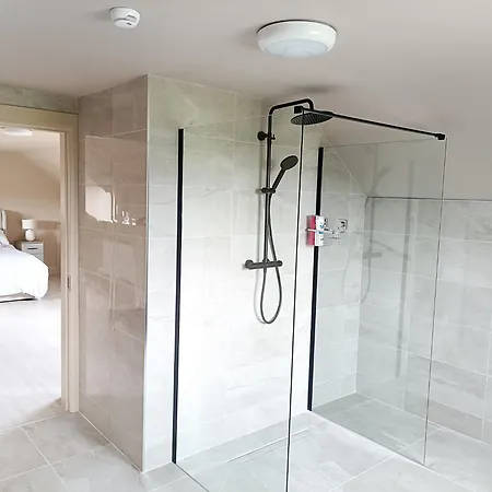 Apartment New Spacious Coastal Retreat