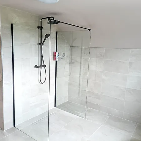 New Spacious Coastal Retreat *