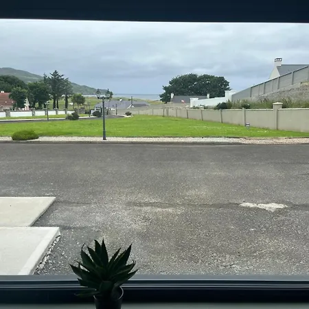 New Spacious Coastal Retreat Lägenhet *