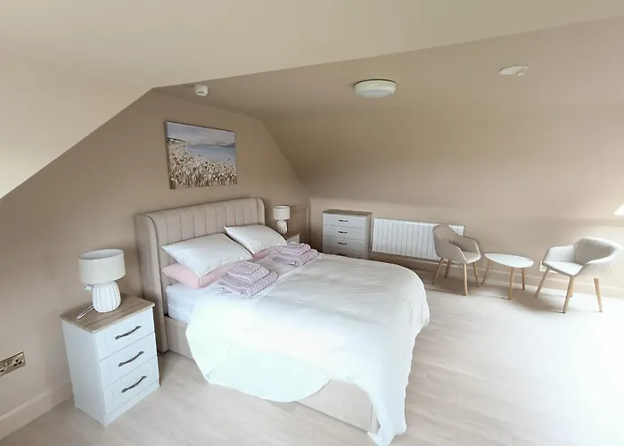 New Spacious Coastal Retreat *