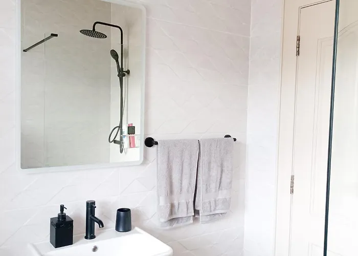 New Spacious Coastal Retreat